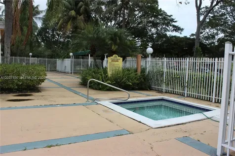 400 W Palm Circle W Pembroke Pines FL 33025