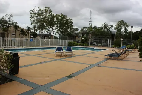 400 W Palm Circle W Pembroke Pines FL 33025