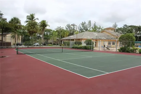 400 W Palm Circle W Pembroke Pines FL 33025