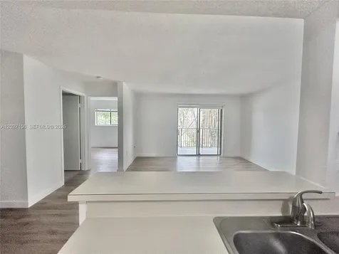 400 W Palm Circle W Pembroke Pines FL 33025