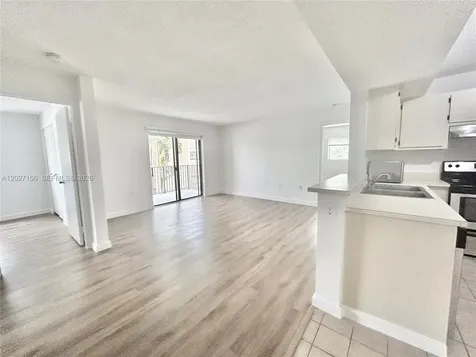 400 W Palm Circle W Pembroke Pines FL 33025
