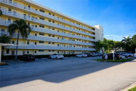 2910 Point East Drive Aventura FL 33160
