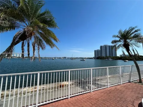 2910 Point East Drive Aventura FL 33160