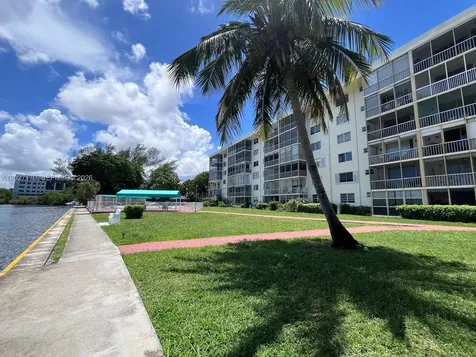 2910 Point East Drive Aventura FL 33160