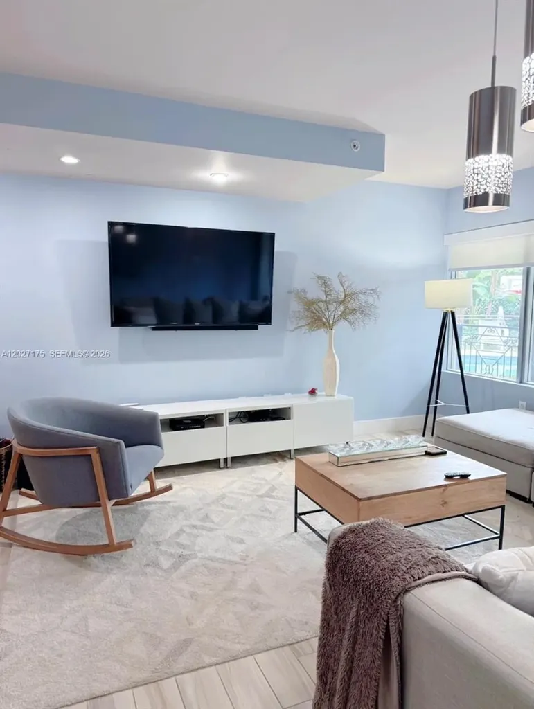 2135 Washington Court Miami Beach FL 33139