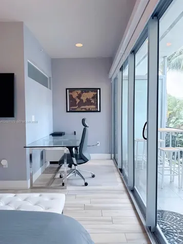 2135 Washington Court Miami Beach FL 33139