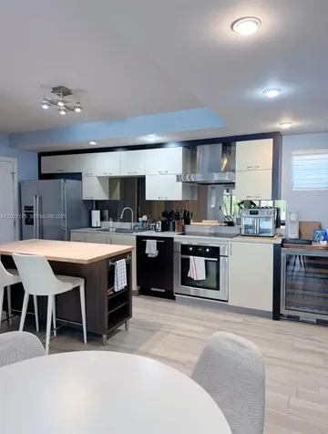 2135 Washington Court Miami Beach FL 33139