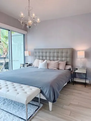 2135 Washington Court Miami Beach FL 33139