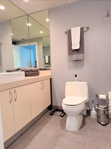 2135 Washington Court Miami Beach FL 33139