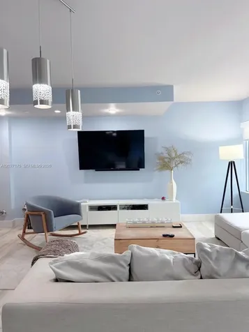 2135 Washington Court Miami Beach FL 33139