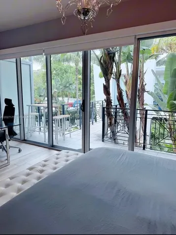 2135 Washington Court Miami Beach FL 33139