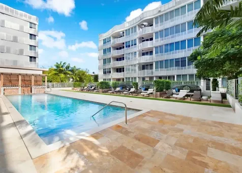 2135 Washington Court Miami Beach FL 33139