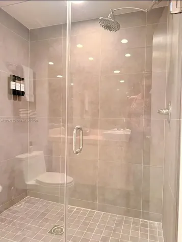 2135 Washington Court Miami Beach FL 33139