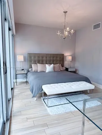 2135 Washington Court Miami Beach FL 33139