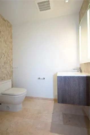 68 SE 6th Street Miami FL 33131