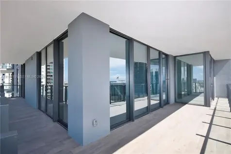 68 SE 6th Street Miami FL 33131