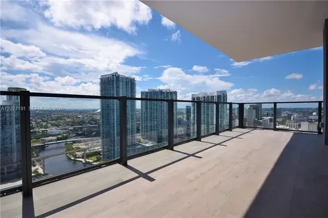 68 SE 6th Street Miami FL 33131