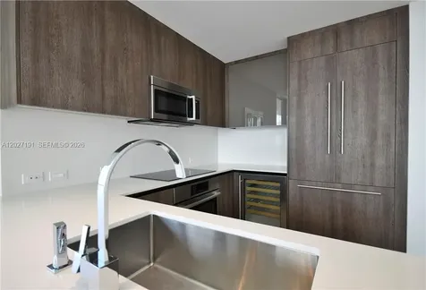 68 SE 6th Street Miami FL 33131