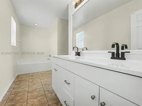 945 Gateshead Kissimmee FL 34758
