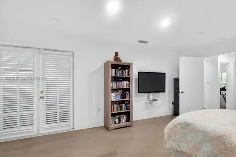 18847 NW 83rd Place Hialeah FL 33015