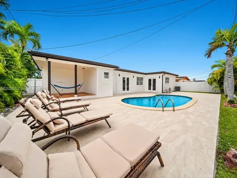 2761 SW 92nd Place Miami FL 33165