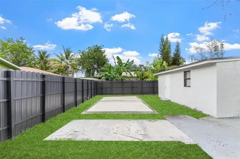 1915 NW 86th Street Miami FL 33147