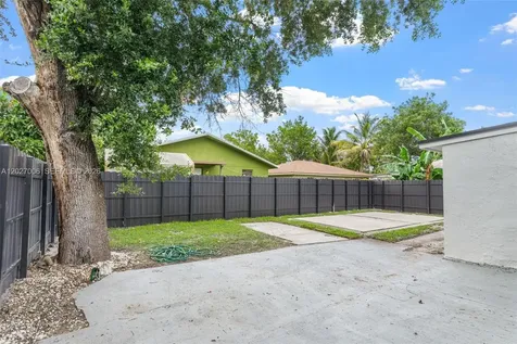 1915 NW 86th Street Miami FL 33147
