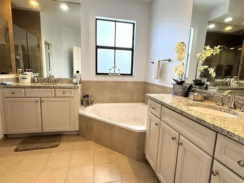 10060 NW 86th Terrace Doral FL 33178