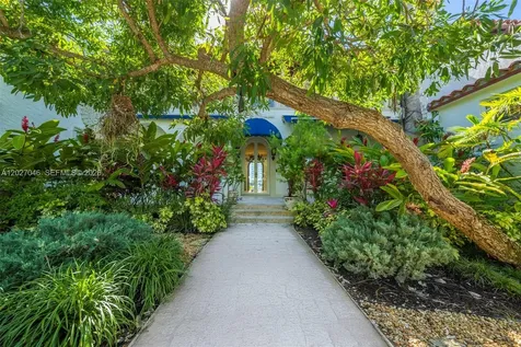4731 Pine Tree Drive Miami Beach FL 33140