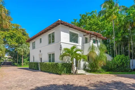 4731 Pine Tree Drive Miami Beach FL 33140