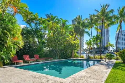 4731 Pine Tree Drive Miami Beach FL 33140