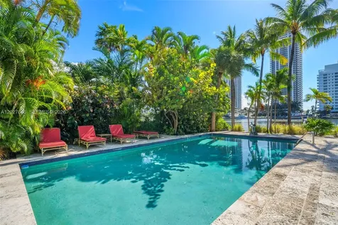 4731 Pine Tree Drive Miami Beach FL 33140