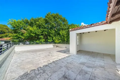 4731 Pine Tree Drive Miami Beach FL 33140
