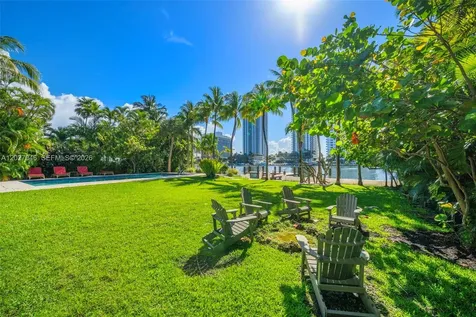 4731 Pine Tree Drive Miami Beach FL 33140