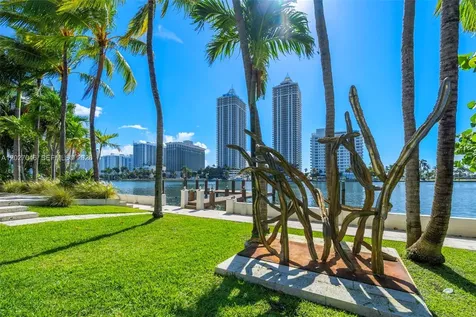 4731 Pine Tree Drive Miami Beach FL 33140
