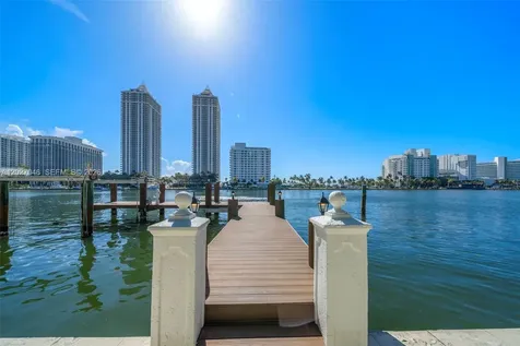 4731 Pine Tree Drive Miami Beach FL 33140