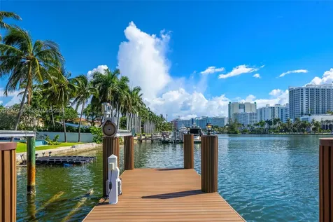 4731 Pine Tree Drive Miami Beach FL 33140