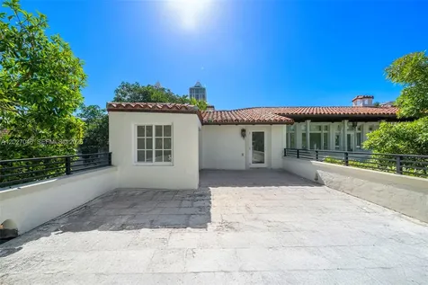 4731 Pine Tree Drive Miami Beach FL 33140