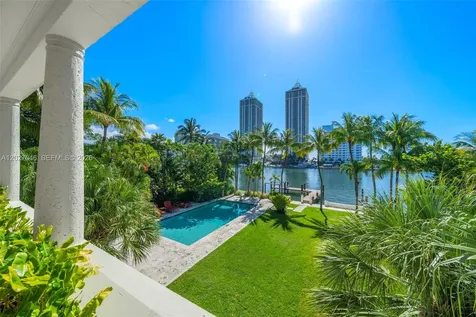 4731 Pine Tree Drive Miami Beach FL 33140
