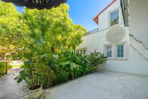 4731 Pine Tree Drive Miami Beach FL 33140