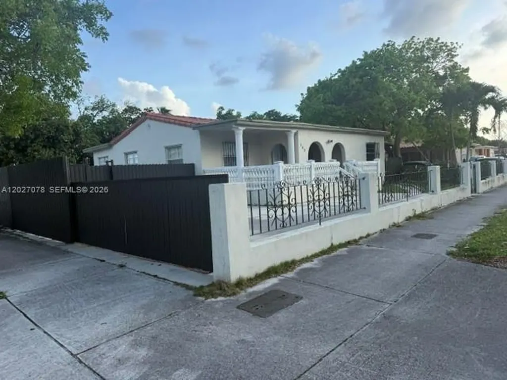 590 E 42nd Street Hialeah FL 33013