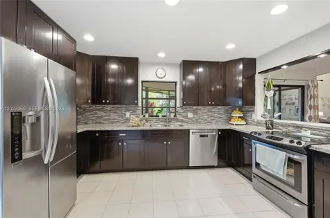 8189 Pine Circle Tamarac FL 33321