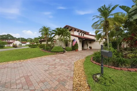 8189 Pine Circle Tamarac FL 33321