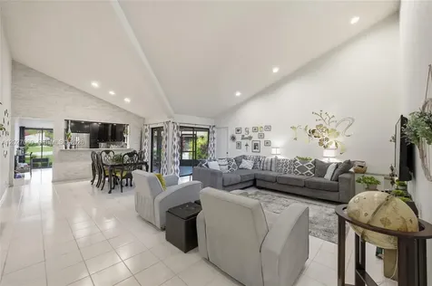 8189 Pine Circle Tamarac FL 33321