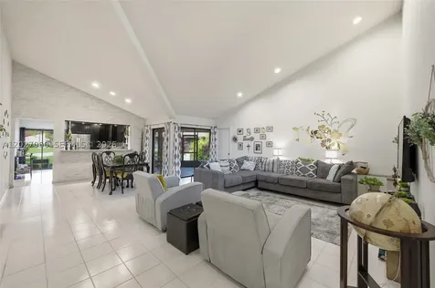 8189 Pine Circle Tamarac FL 33321