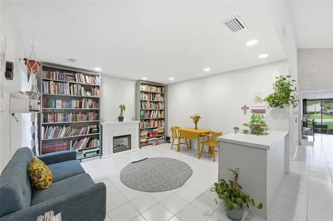 8189 Pine Circle Tamarac FL 33321