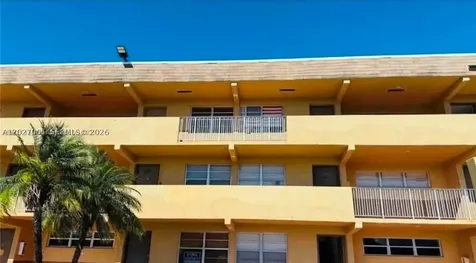11195 SW 1st Street Sweetwater FL 33174