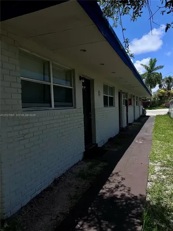 109 NW 14th Way Dania Beach FL 33004