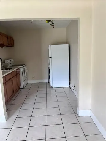 109 NW 14th Way Dania Beach FL 33004