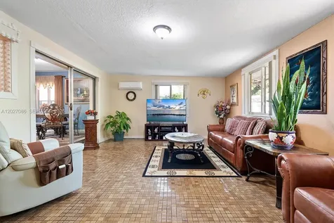 5540 NW 180th Terrace Miami Gardens FL 33055